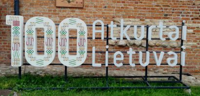 100 Atkurtai Lietuvai sign