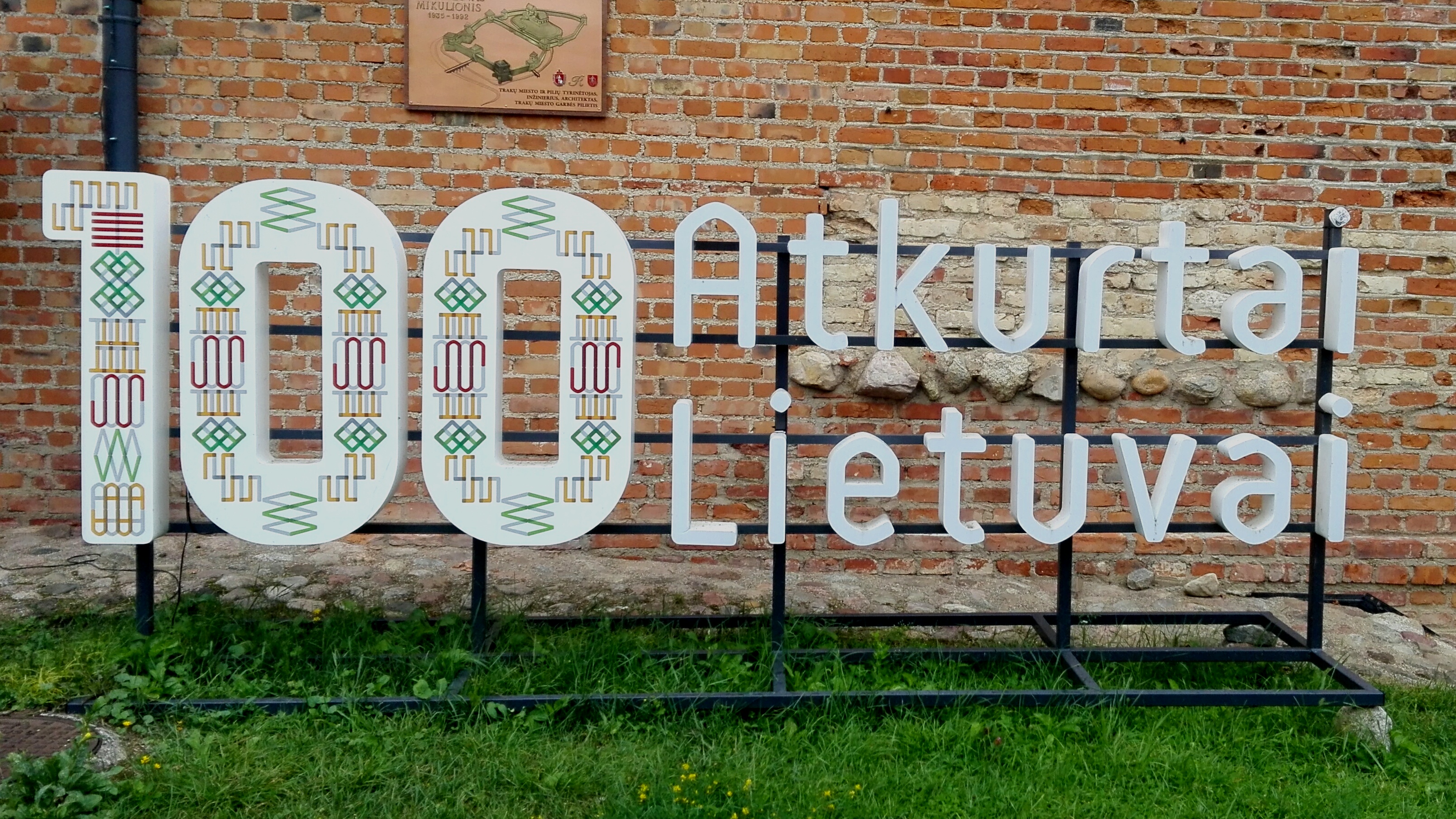 100 Atkurtai Lietuvai sign