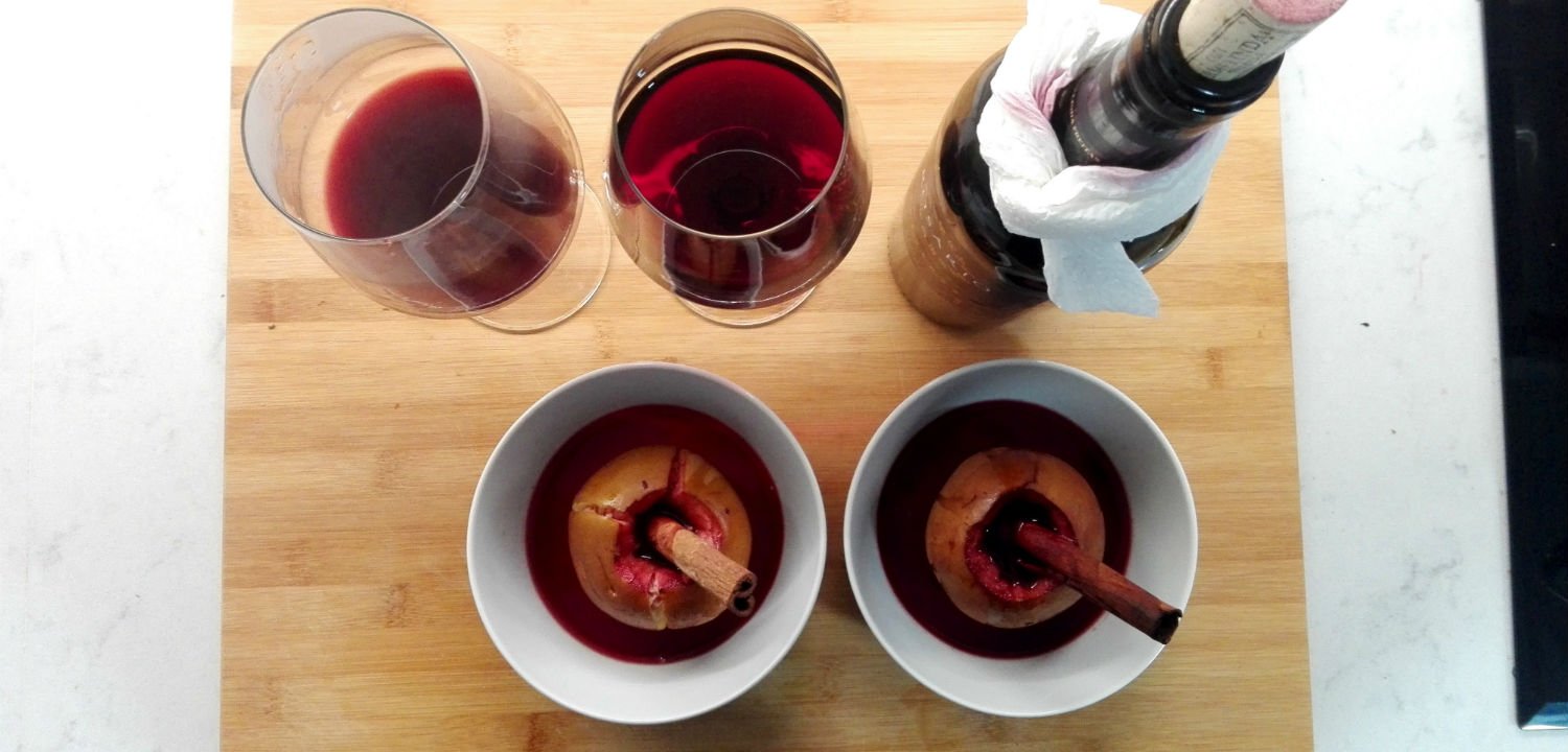 Apples baked in red wine