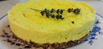 Raw lemon cheesecake
