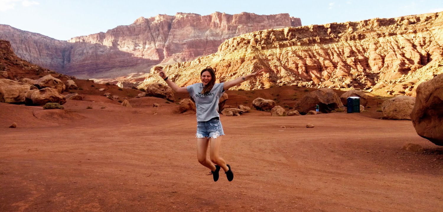 Rima jumping in the desert